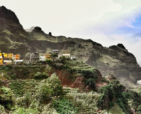 Excursion par la fameuse route de Corda et ses cultures en terrasse au nord et par la route qui longe la côte au sud de l’île de Santo Antão